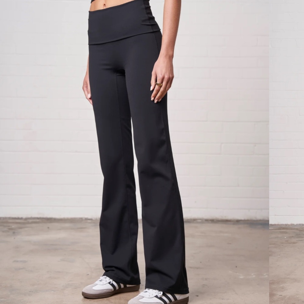 NWT The Couture Club Sculpting Stretch Foldover Waistband Yoga Pants